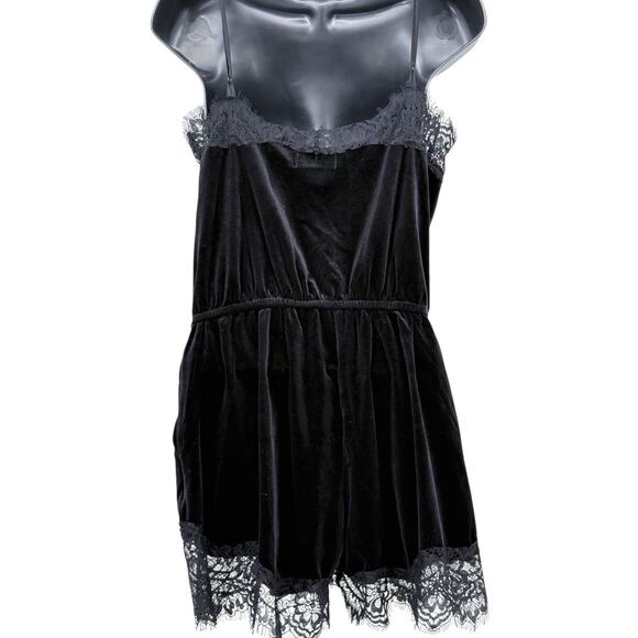 Lioness Black Velvet Lace Spaghetti Strap Romper Size Small - Picture 4 of 10
